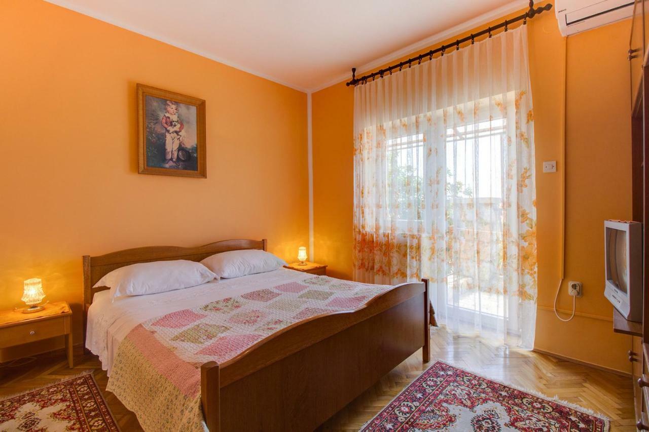 Apartment Stela